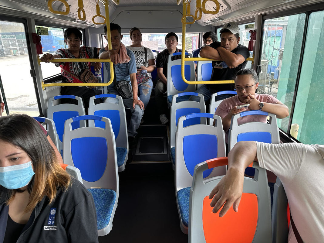 6.6M इलेक्ट्रिक शहरी परिवहन बस 16 सीटों के साथ एयर कंडीशनर के साथ बायीं ओर स्टीयरिंग